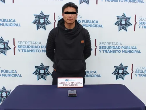 Detuvieron policías municipales de Puebla a dos probables asaltantes de transeúntes