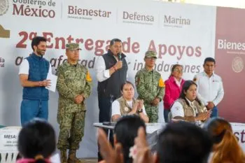 Supervisa gobernador de Puebla la entrega de apoyos a damnificados por lluvias en Pantepec