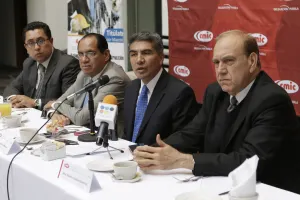 Sector privado supera al público en industria de la construcción