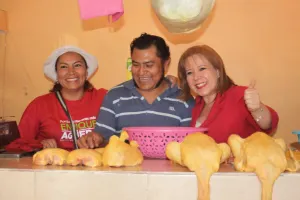 En La Resurrección ofrecen apoyo para Claudia Hernández y Enrique Agüera
