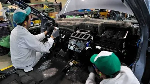 Economía teme que Trump imponga nuevos aranceles a la importación de autos