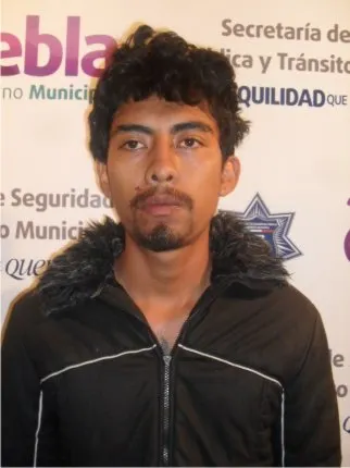 Sujeto asegurado por oficiales de la Ssptm tras robo de vehículo