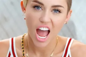 Miley Cyrus se queda sin juguete; le roban auto de 100 mil dólares