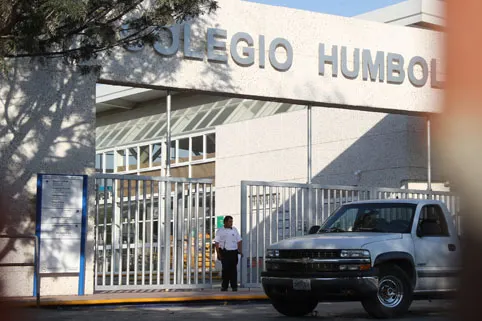 Niega Colegio Humboldt pago de fideicomiso a 7 familias