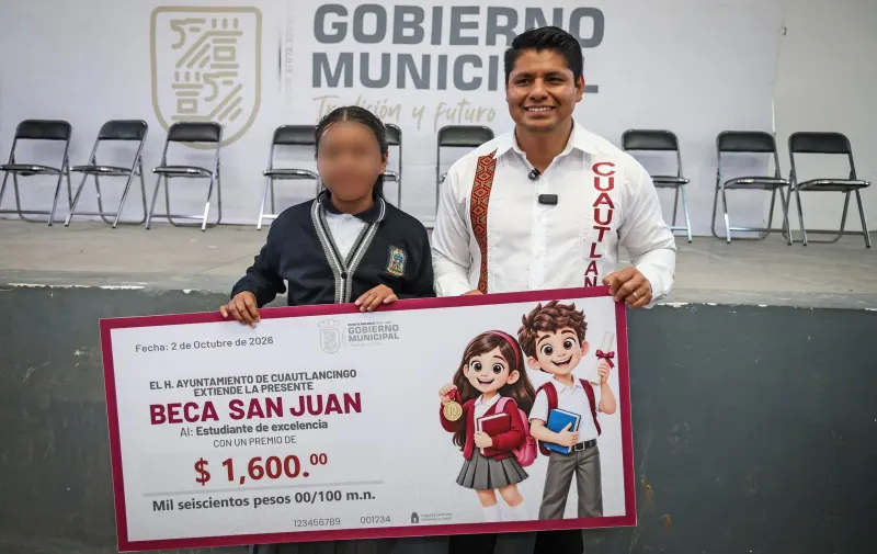 Cuautlancingo reconoce a 63 estudiantes con promedio de 10 y entrega Becas San Juan