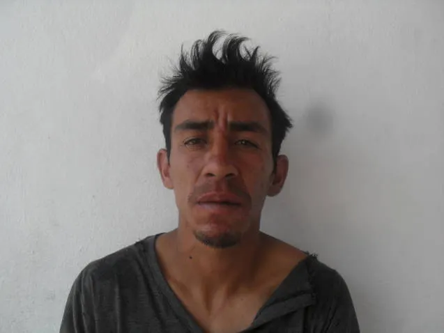 Aseguran a drogadicto con cuchillo en mano