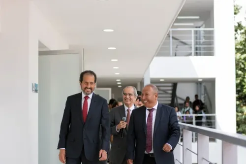 El Rector Alfonso Esparza Ortiz inaugura Multiaulas y sala de maestros en Facultad de Lenguas