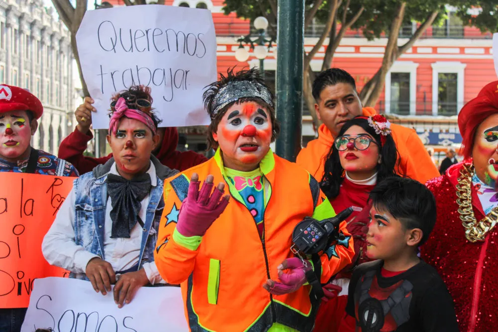 Payasos de Urbans Clowns exigen diálogo con Segom para seguir trabajando en el Centro Histórico de Puebla