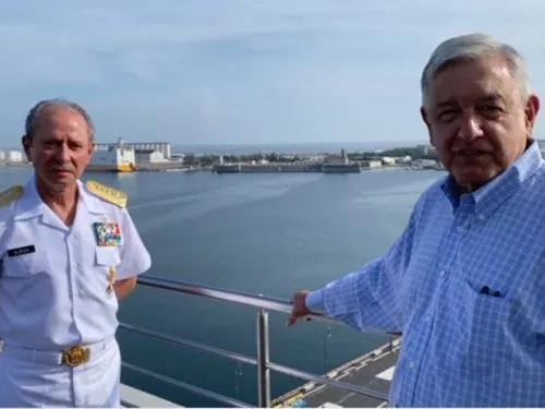 Vamos a poner orden en los puertos, cero corrupción: López Obrador