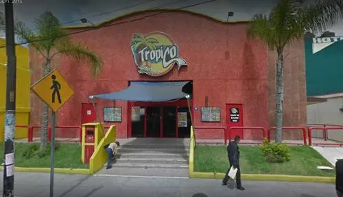 Apuñalan a un hombre y hieren a tres más por riña en bar