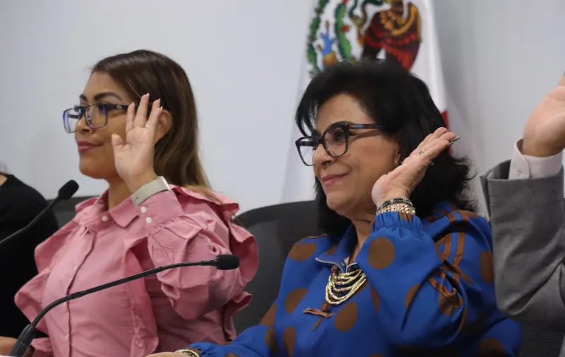 Leonela Jazmín Martínez Ayala y Guadalupe Yamak Taja, diputadas integrantes de la Comisión de Asuntos Municipales del Congreso del estado de Puebla. Foto: Especial