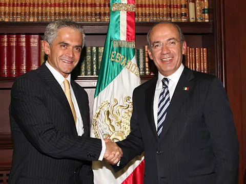 Felipe Calderón y Miguel Mancera se reúnen en Los Pinos