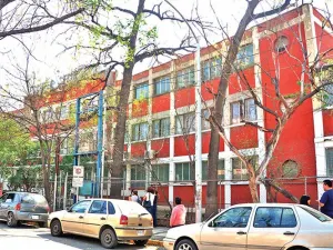 Detectan arma de fuego en escuela; ocultan Magnum en locker en Monterrey