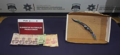 Detuvo policía municipal de Puebla a dos probables asaltantes de tiendas Oxxo