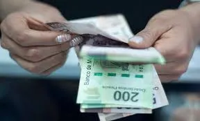 BMV gana 0.95%; dólar se vende en 19.08 pesos
