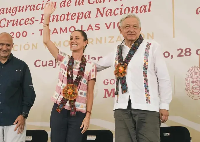 Vamos a seguir construyendo caminos artesanales para mejorar la comunicación en Guerrero: Sheinbaum