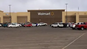 Policía de EEUU mata a secuestrador atrincherado en Walmart