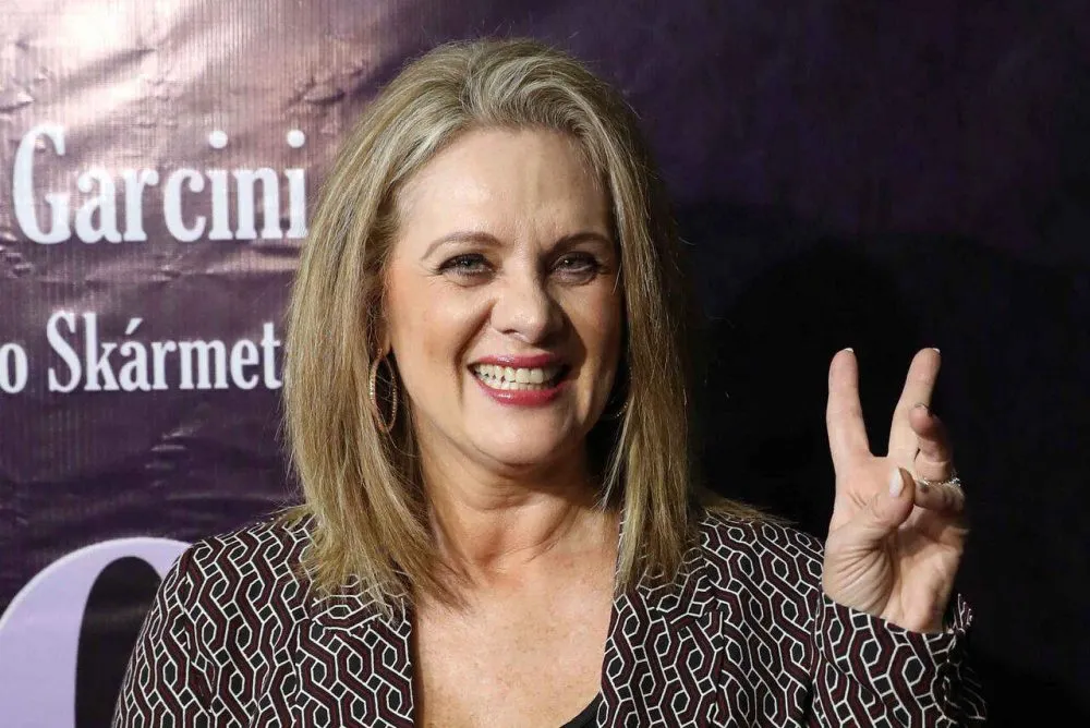 Erika Buenfil da positivo a COVID-19