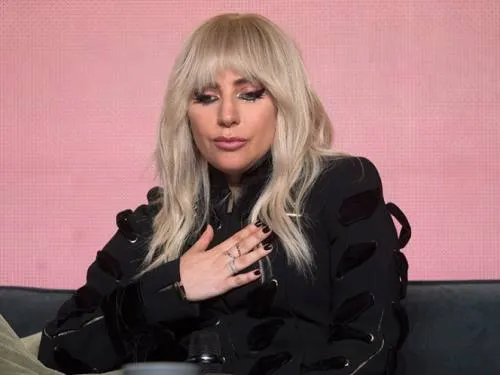 Lady Gaga revela padecer de fibromialgia