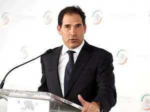 Exhibirán lista de corruptos; Senado presenta proyecto de ley