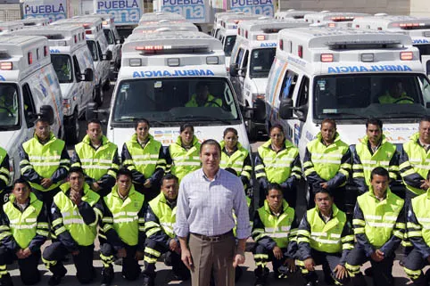 RMV entrega ambulancias a municipios del estado