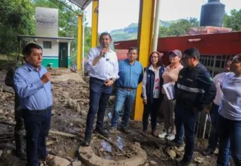 Gobierno federal y estatal restablecen caminos, entregan víveres y rehabilitan servicios en Pahuatlán
