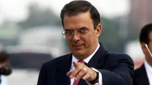 Ingresos de Ebrard no superan 150 mp al mes