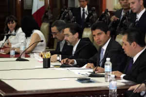 Edil de Xochimehuacán pide licencia al cargo