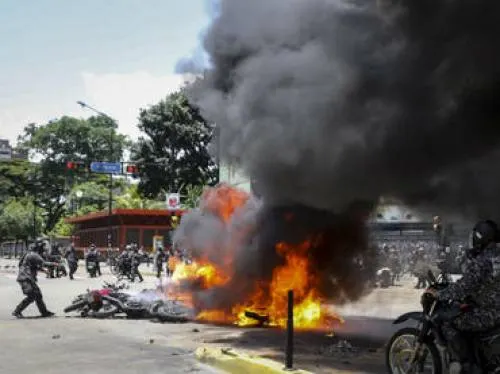 Explosión en Caracas durante comicios deja tres policías heridos