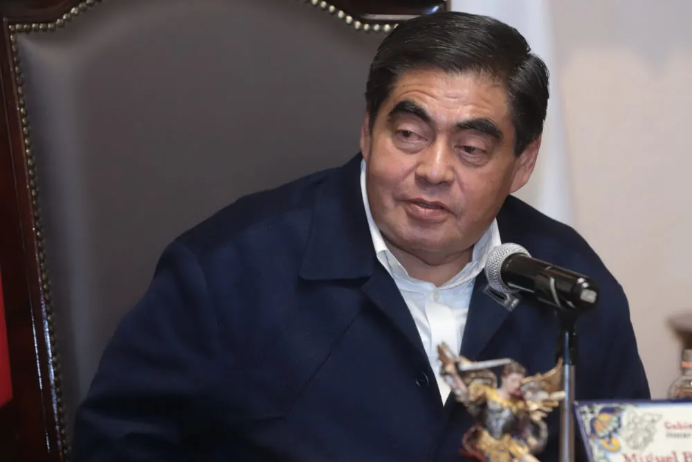 Gobernador de Puebla pide a los adelantados al 2024 respetar la ley