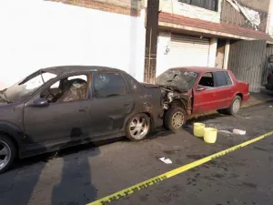 Autos quemados y granada encuentran en colonia del DF