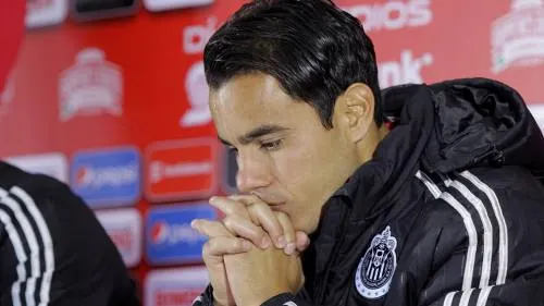 Omar Bravo anuncia su adiós de las canchas