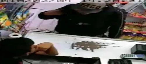 Hombre asalta tienda en San Miguel Mayorazgo