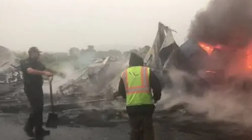 Pobladores tomaron la autopista México-Puebla a la altura de Texmelucan y colocaron barricadas