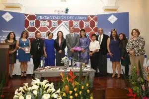 Asiste Tony Gali a presentación de libro Crónicas de Puebla 50 años