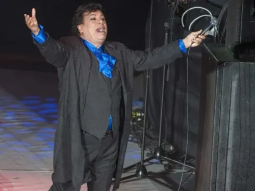 Juan Gabriel está aislado por el coronavirus, asegura su exrepresentante