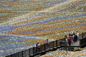 MILLONES DE BOTELLAS QUE SON PURO ARTE